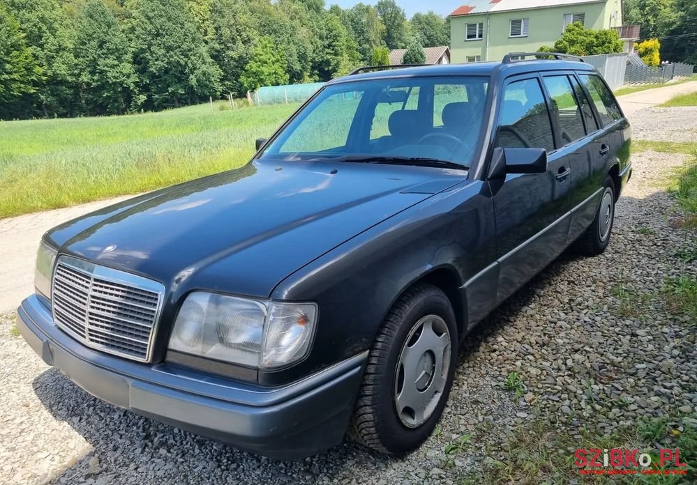 1994' Mercedes-Benz E-Class 220 T photo #1