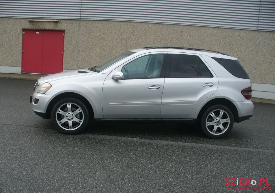 2008' Mercedes-Benz Ml photo #3