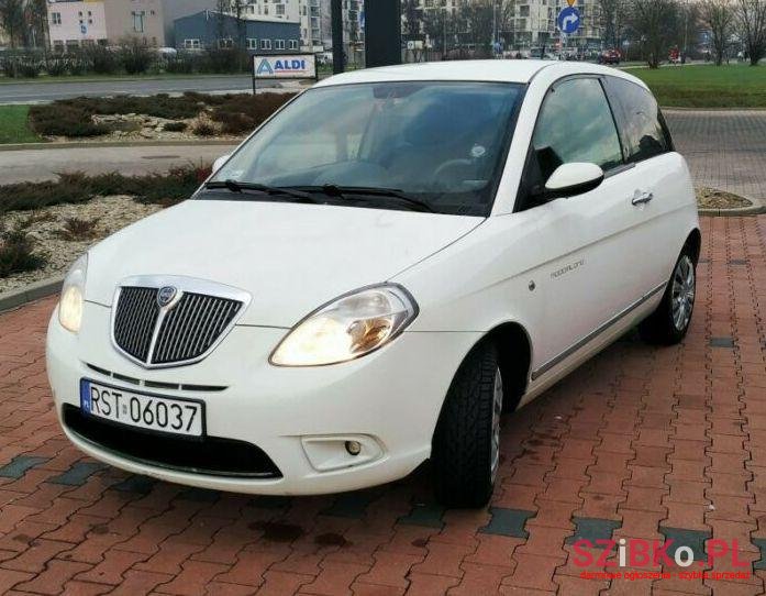 2008' Lancia Ypsilon photo #1