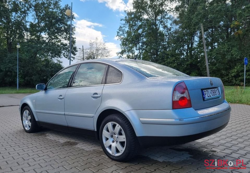 2002' Volkswagen Passat photo #4