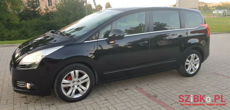 2010' Peugeot 5008 photo #1