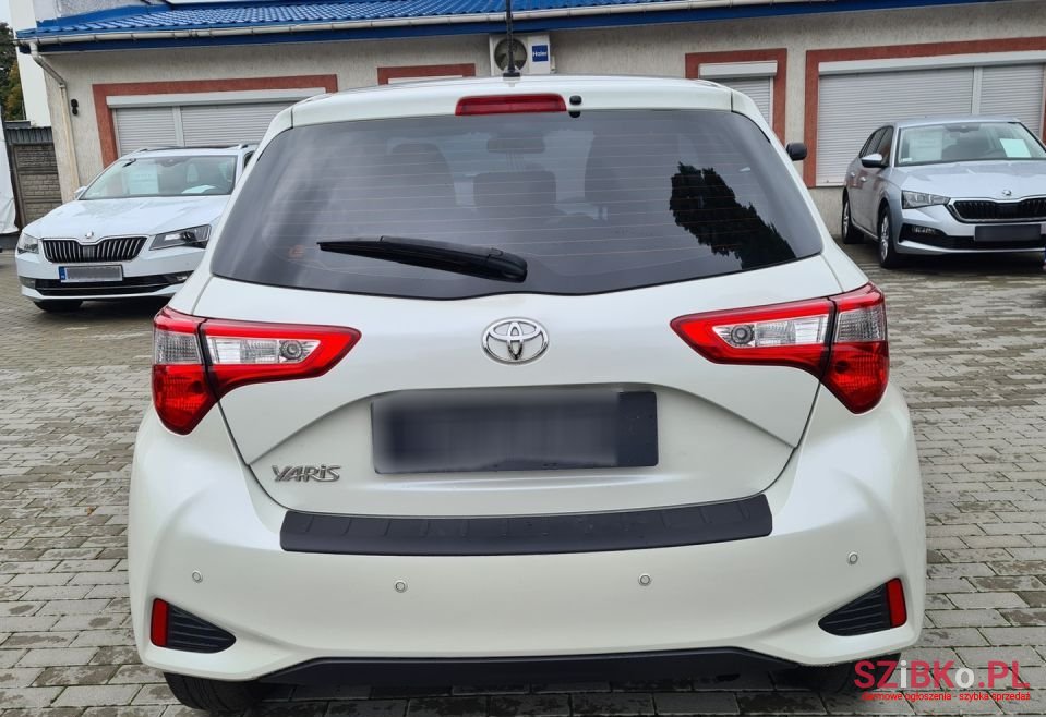 2017' Toyota Yaris photo #6