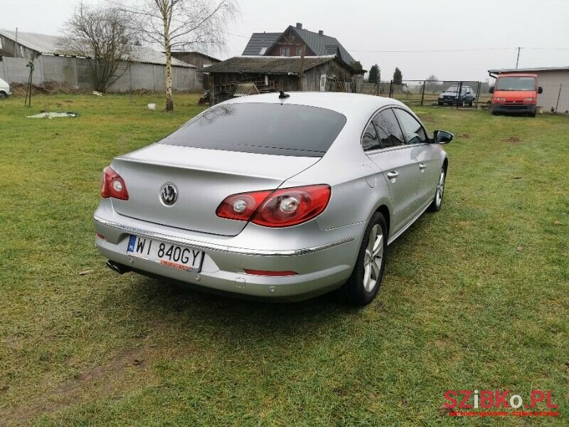 2009' Volkswagen Passat photo #3