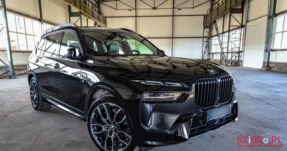 2023' BMW X7 photo #1