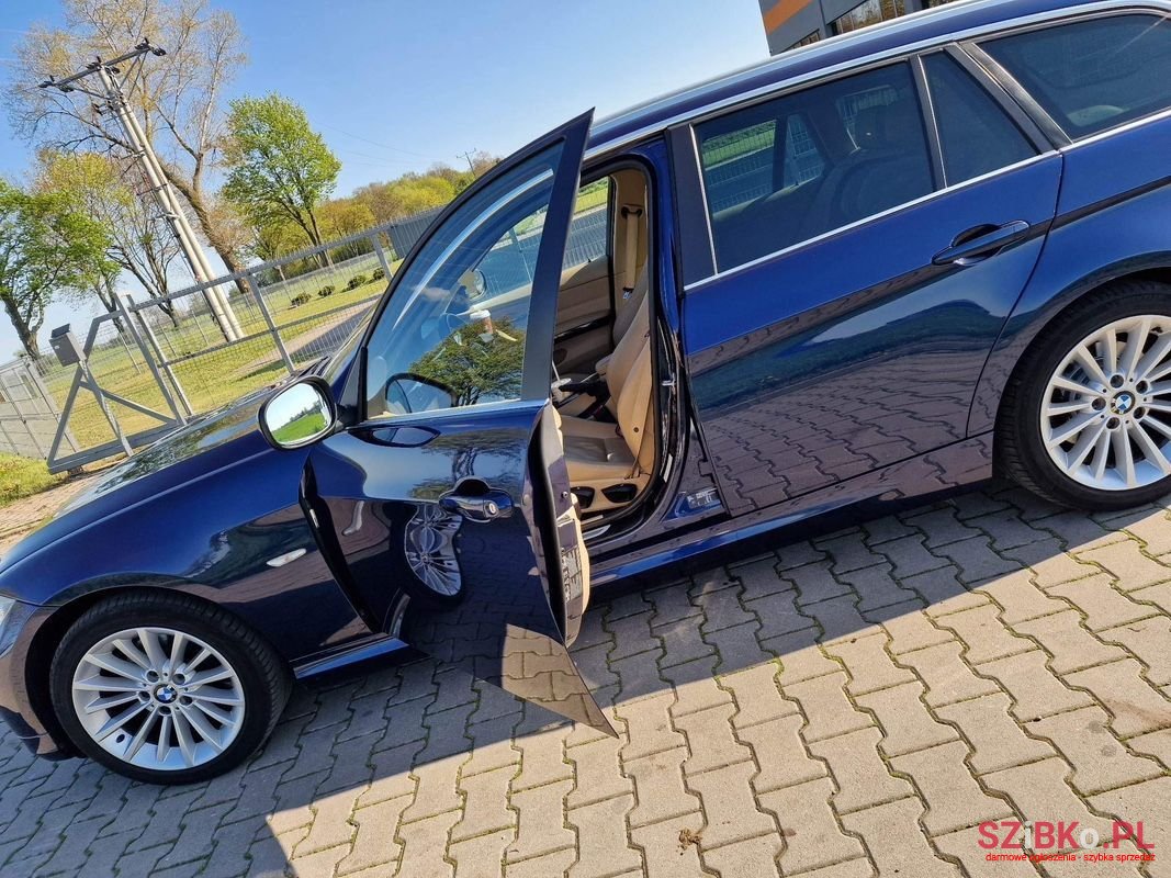 2011' BMW 3 Series photo #2