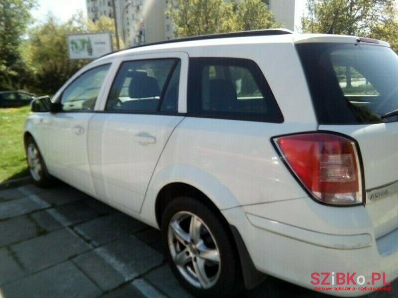 2010' Opel Astra photo #2