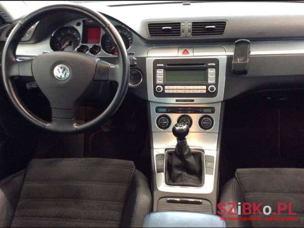 2006' Volkswagen Passat photo #2