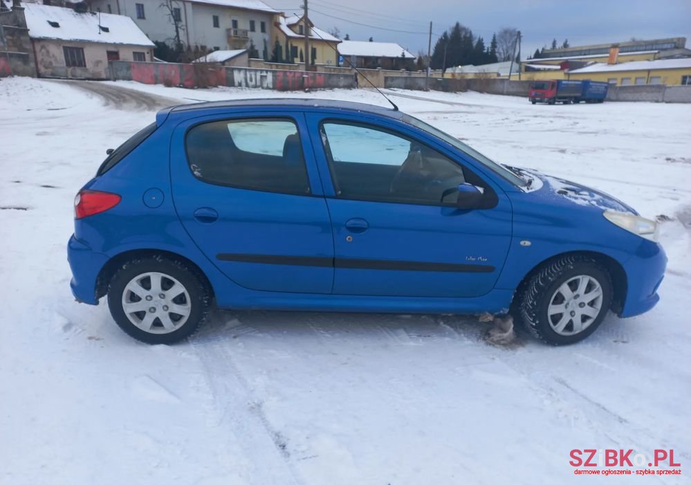 2011' Peugeot 206 Plus photo #5