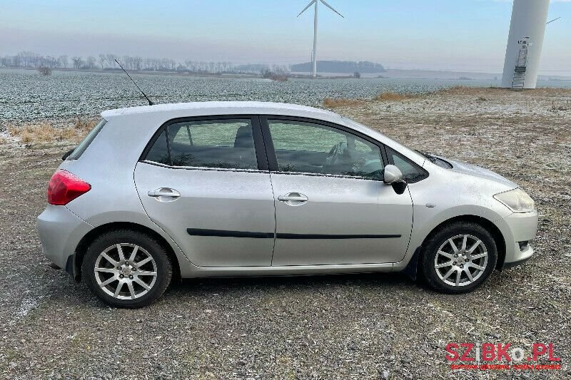 2007' Toyota Auris photo #1