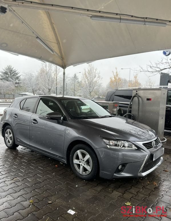 2015' Lexus CT 200H photo #3