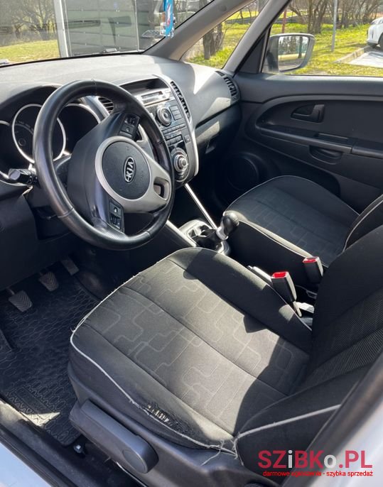 2010' Kia Venga photo #6