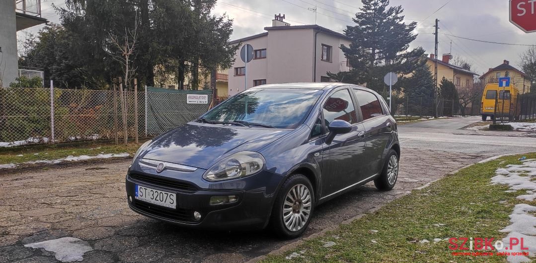 2010' Fiat Punto Evo photo #3