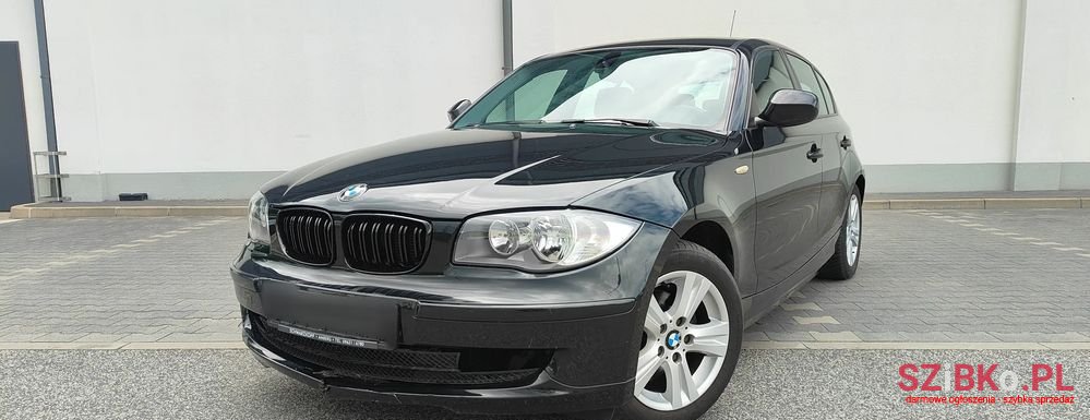 2011' BMW 1 Series photo #1