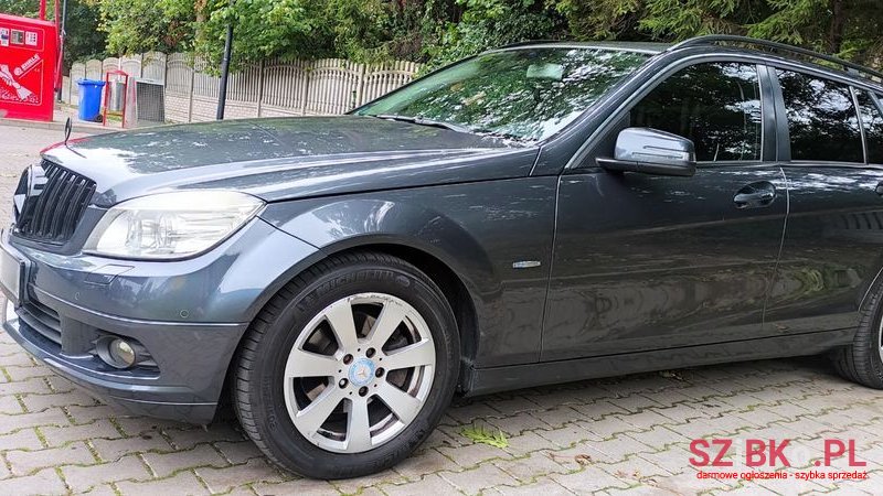 2010' Mercedes-Benz C-Class photo #2