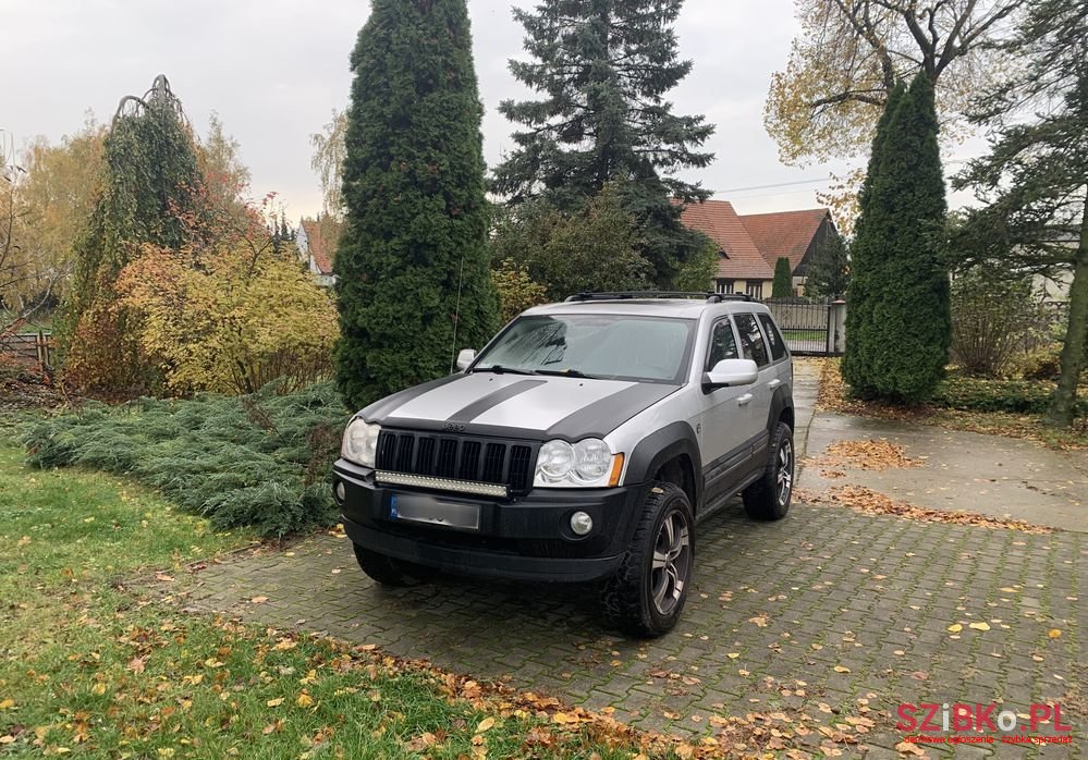 2005' Jeep Grand Cherokee photo #2