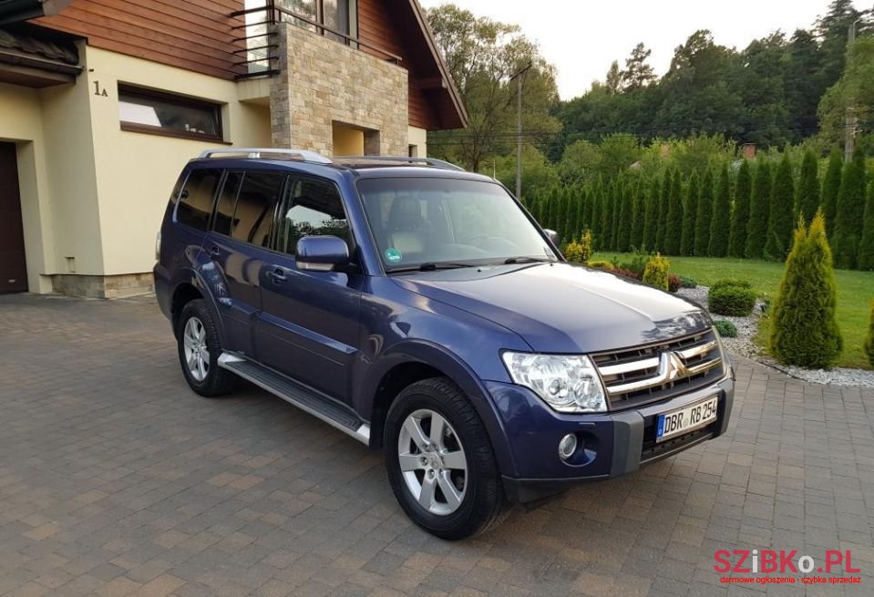 2007' Mitsubishi Pajero photo #1