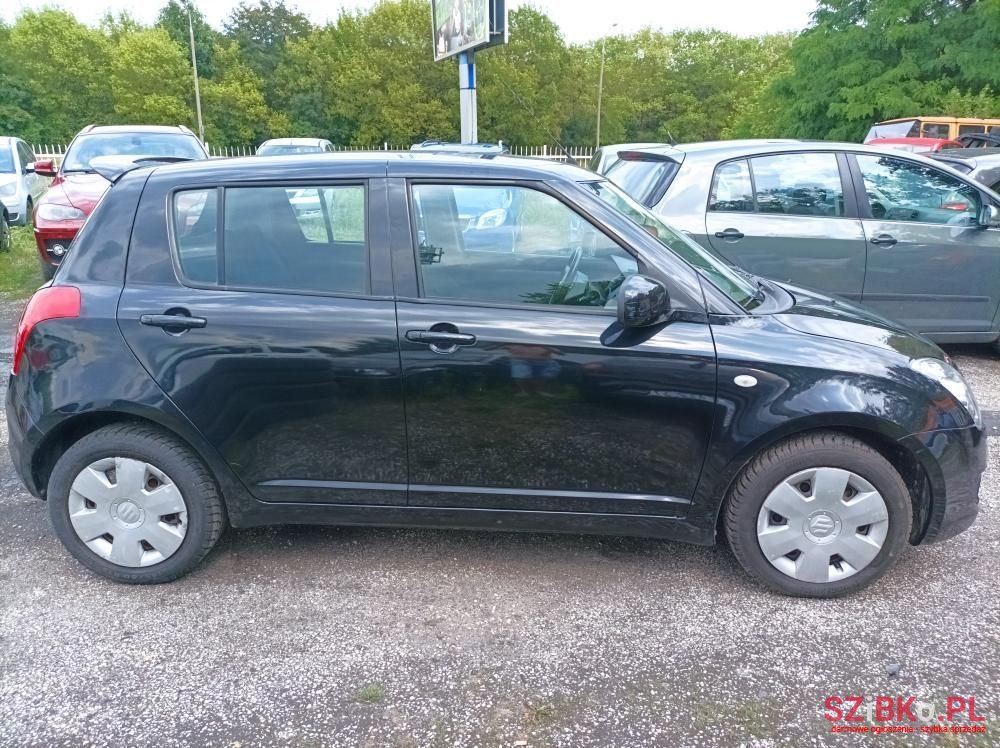 2010' Suzuki Swift photo #3