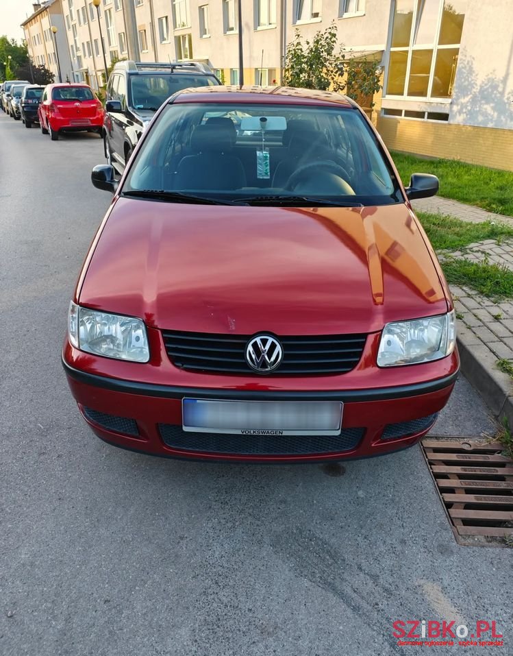 2001' Volkswagen Polo photo #1