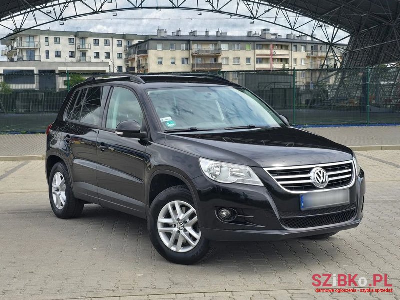 2011' Volkswagen Tiguan photo #6