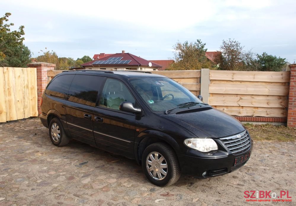 2006' Chrysler Grand Voyager photo #3