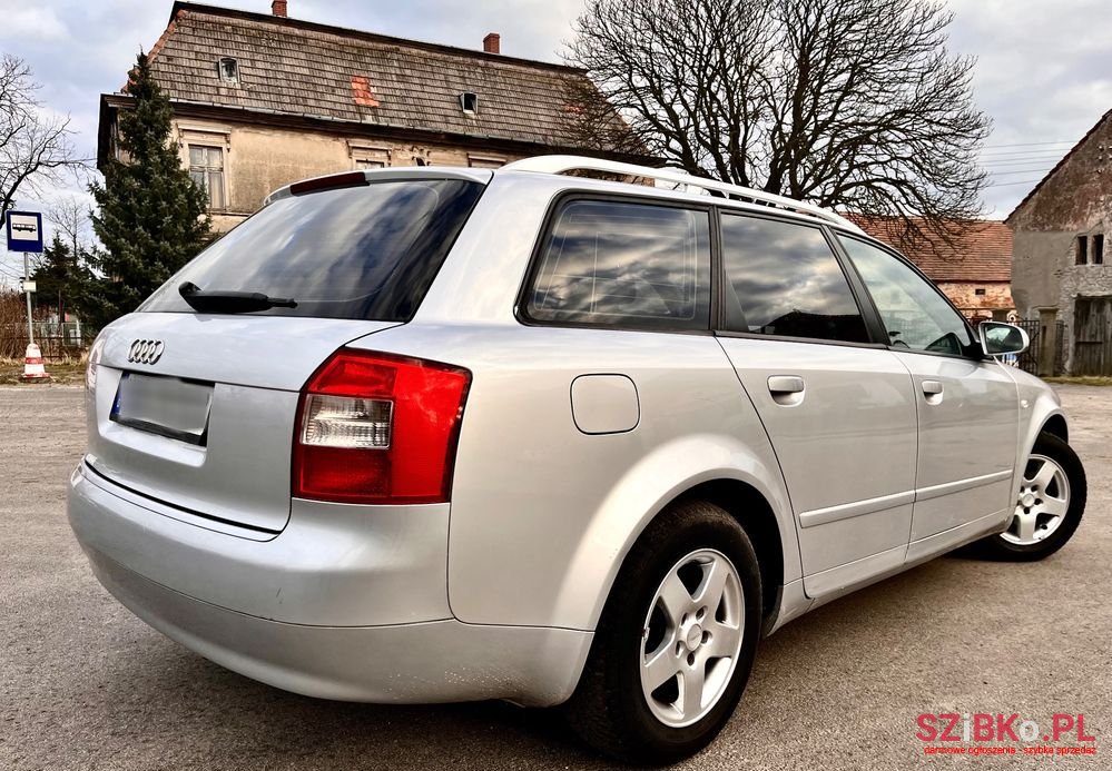 2004' Audi A4 Avant photo #2