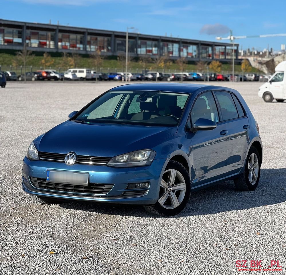 2013' Volkswagen Golf photo #2