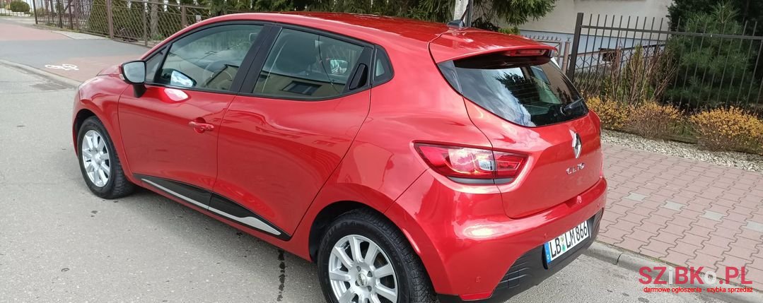 2013' Renault Clio photo #6