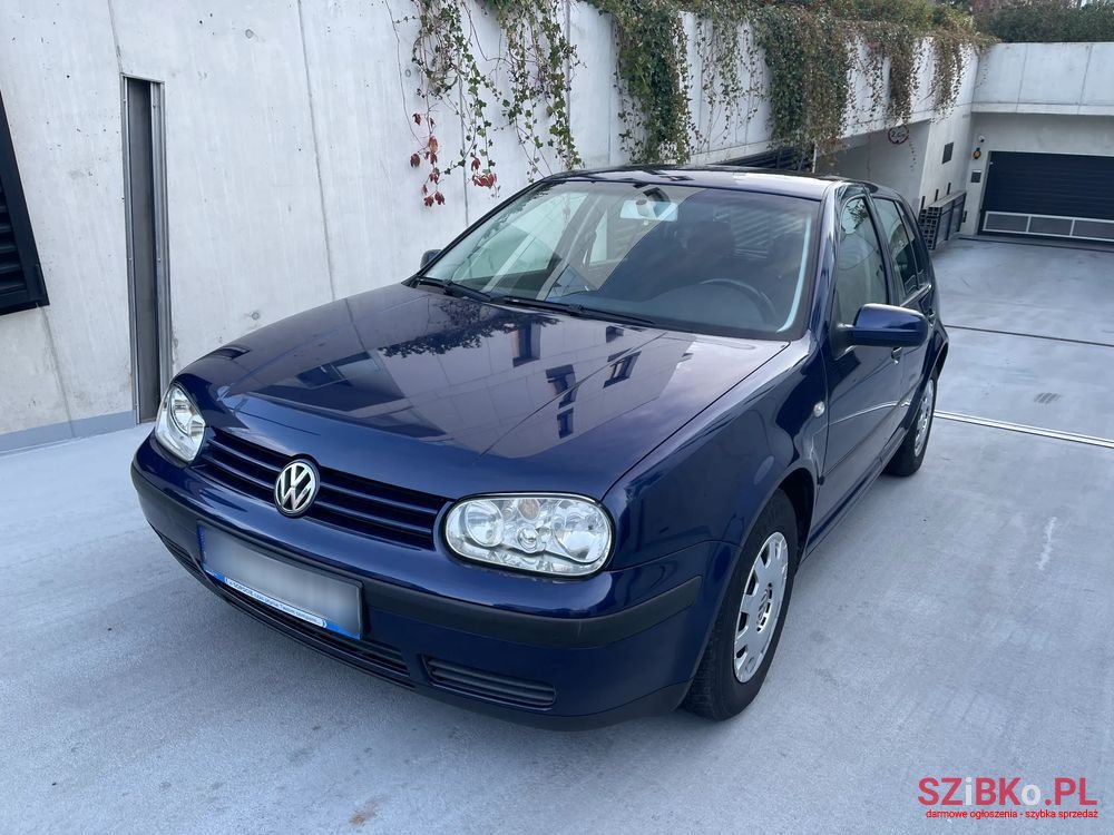 2003' Volkswagen Golf photo #1