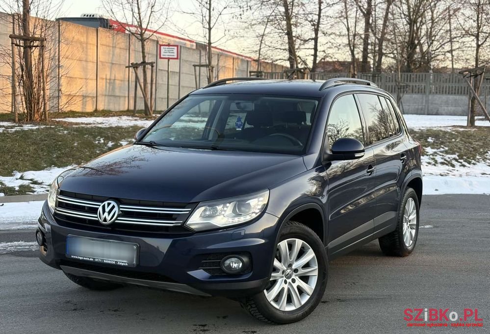 2011' Volkswagen Tiguan photo #2