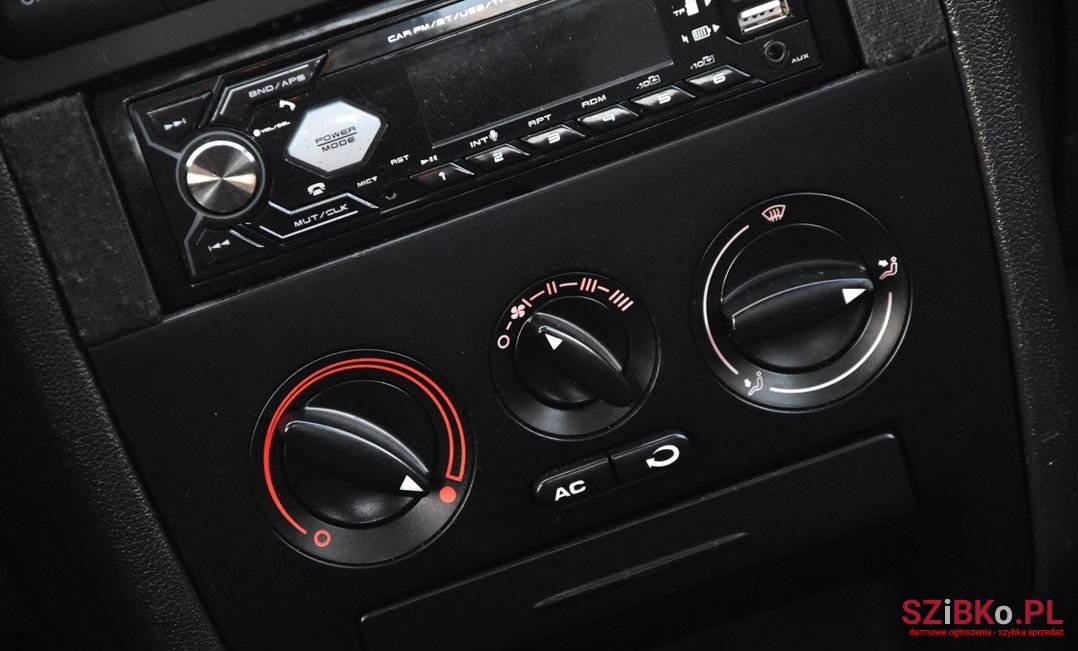 2002' SEAT Toledo photo #2