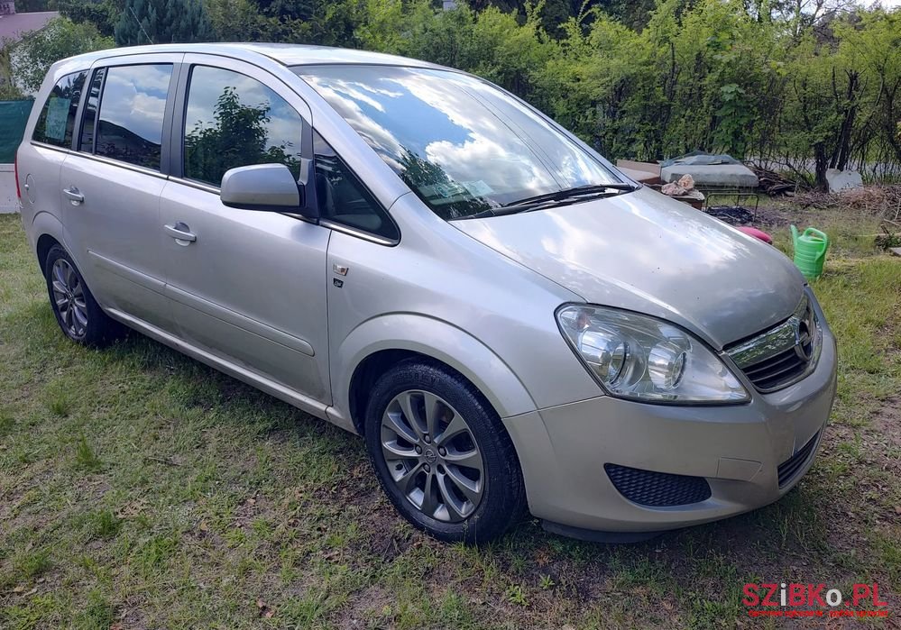 2010' Opel Zafira photo #1