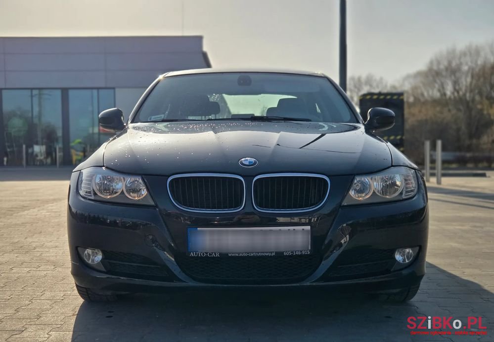 2010' BMW 3 Series 318I photo #1