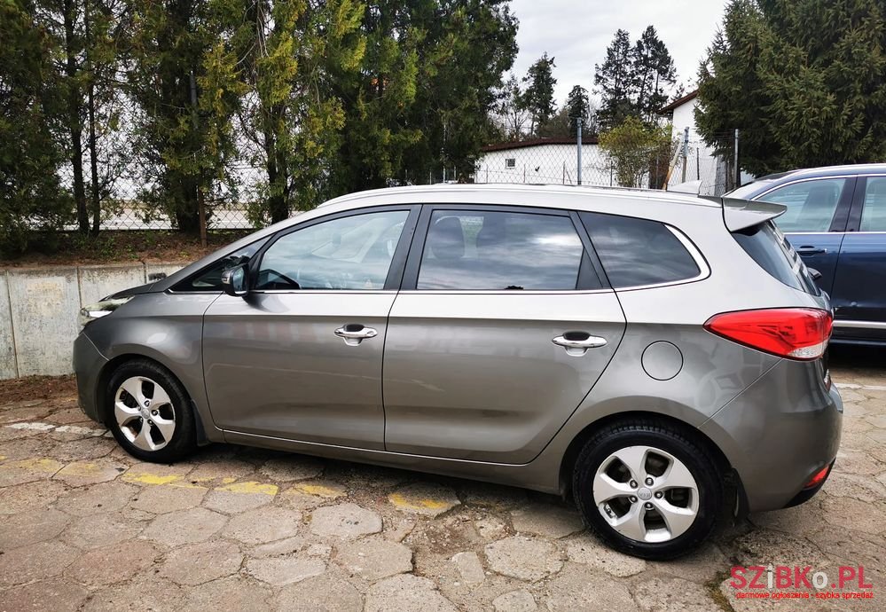 2015' Kia Carens photo #2