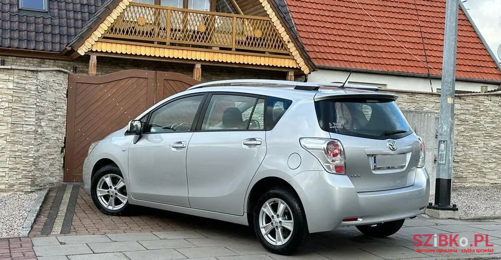 2011' Toyota Verso photo #3