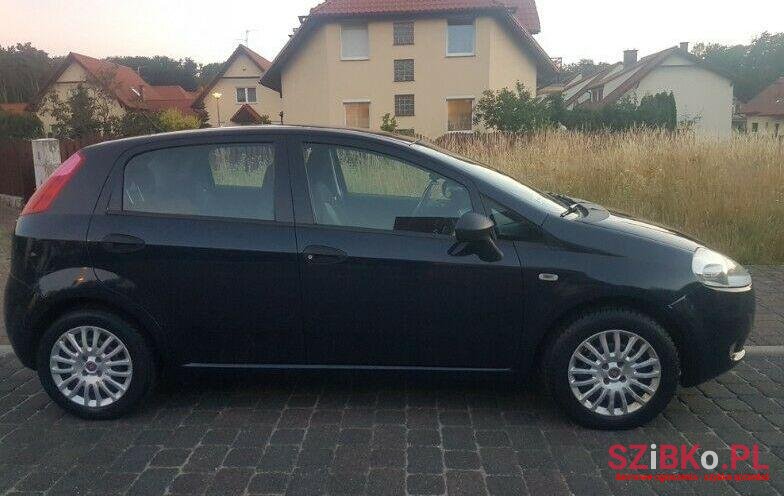 2010' Fiat Punto photo #1
