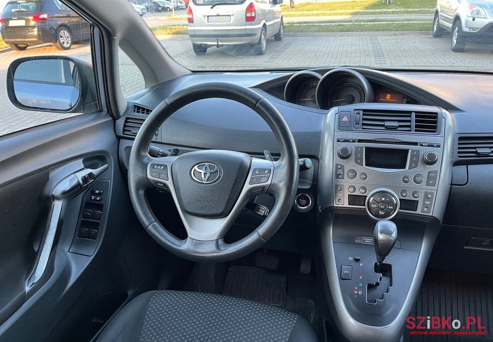 2009' Toyota Verso photo #4