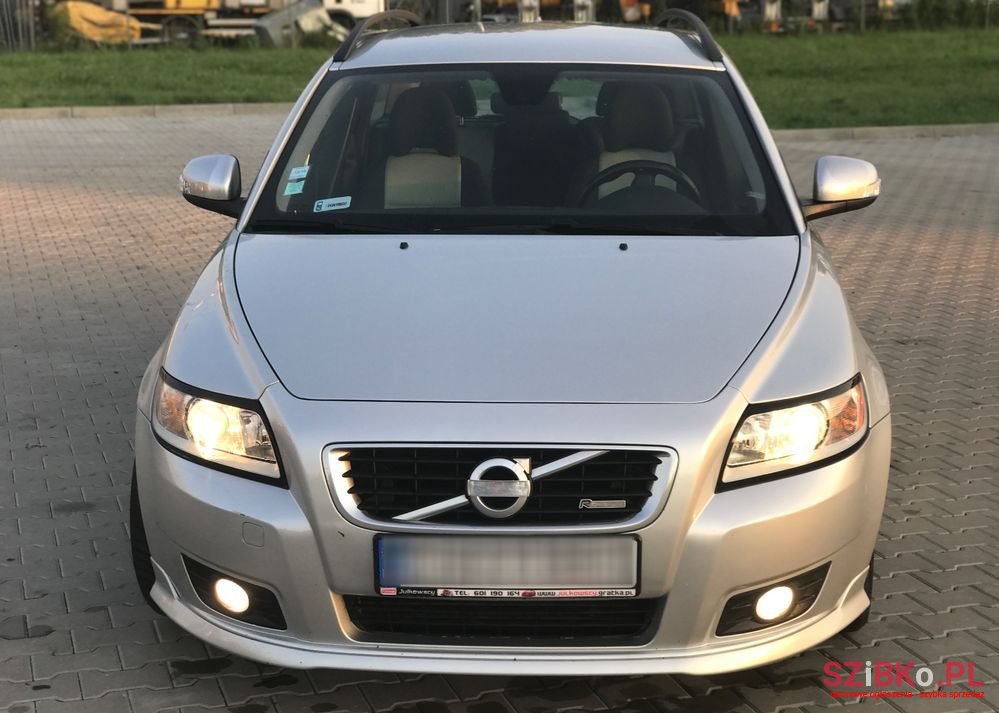 2010' Volvo V50 D2 R-Design photo #4