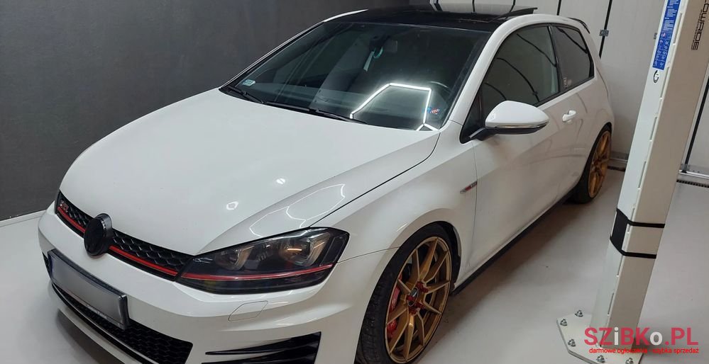 2015' Volkswagen Golf photo #6