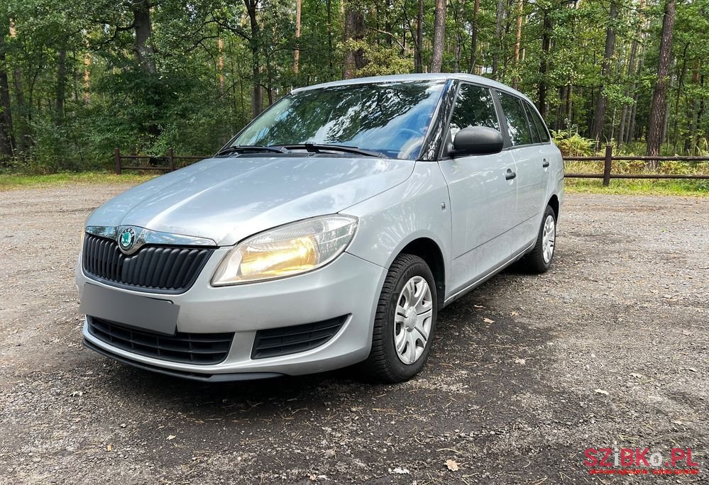 2011' Skoda Fabia photo #1