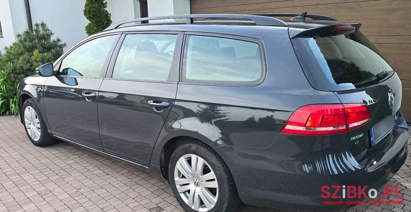 2011' Volkswagen Passat photo #5