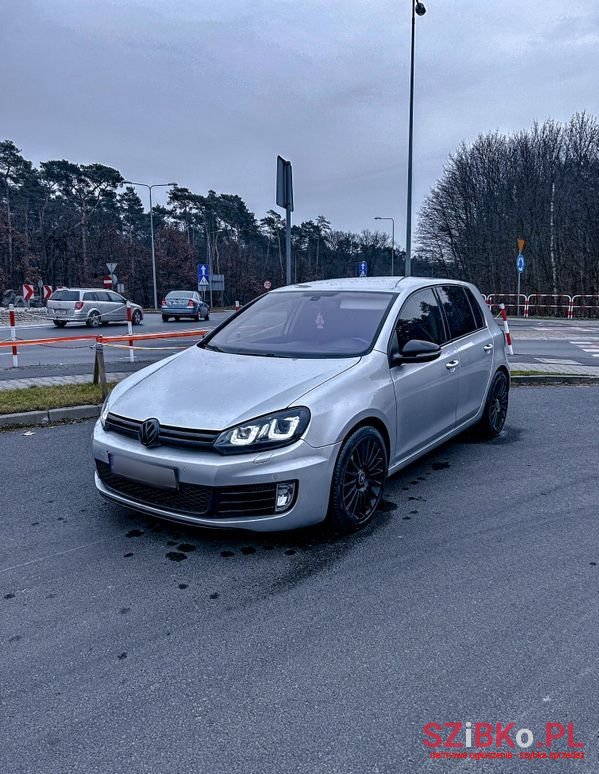 2009' Volkswagen Golf photo #1