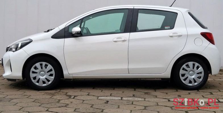 2016' Toyota Yaris photo #2