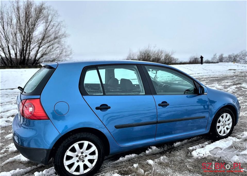 2004' Volkswagen Golf photo #3