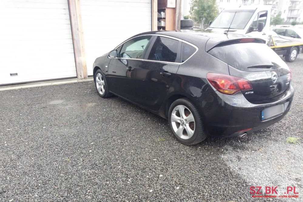 2010' Opel Astra photo #5
