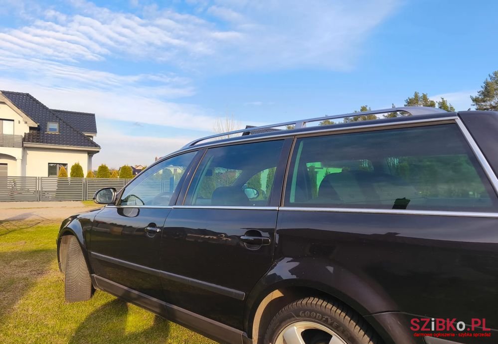 2004' Volkswagen Passat photo #4