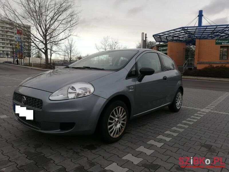 2009' Fiat Punto photo #2