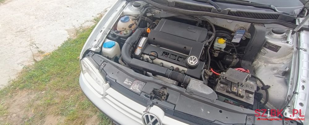 2003' Volkswagen Golf photo #4