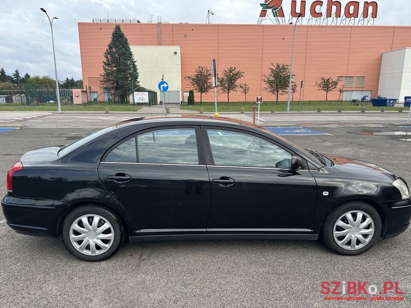 2005' Toyota Avensis photo #2