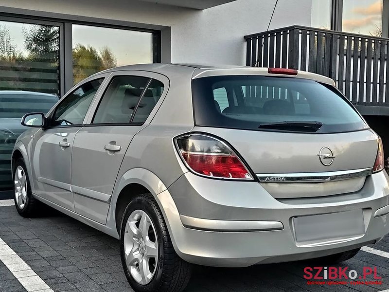 2008' Opel Astra photo #5