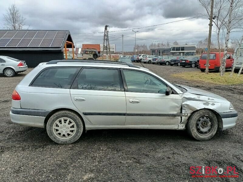 2002' Toyota Avensis photo #5